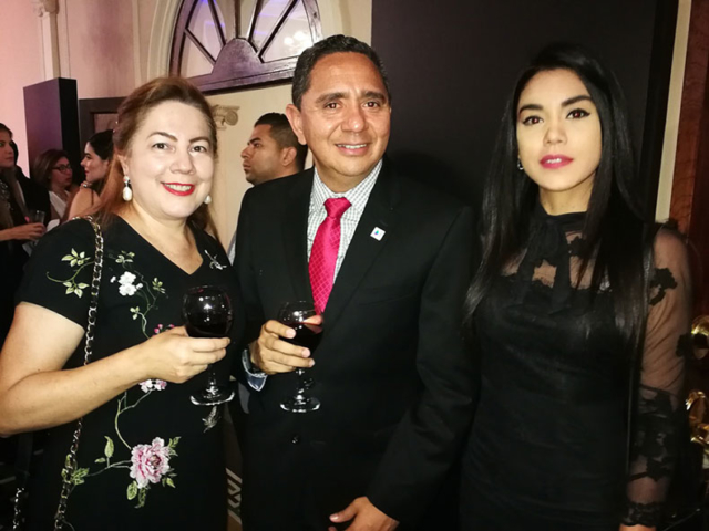 Ana Flores, Leonel Espinoza y Karla Álvarez.