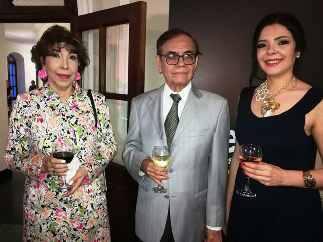 Doris, Pedro Chávez  y Pamela Owen.