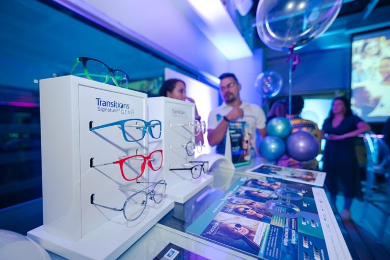 Transitions Optical anuncia el lanzamiento de los lentes Transitions
