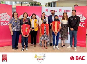 Dueños de restaurantes, representanes de la Fundacion y ejecutivos de BAC Honduras.