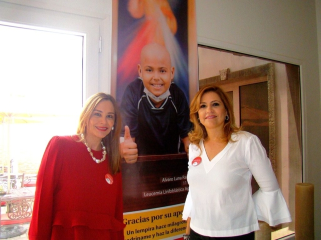 Waleska Montoya y Viena Erazo de Villeda.