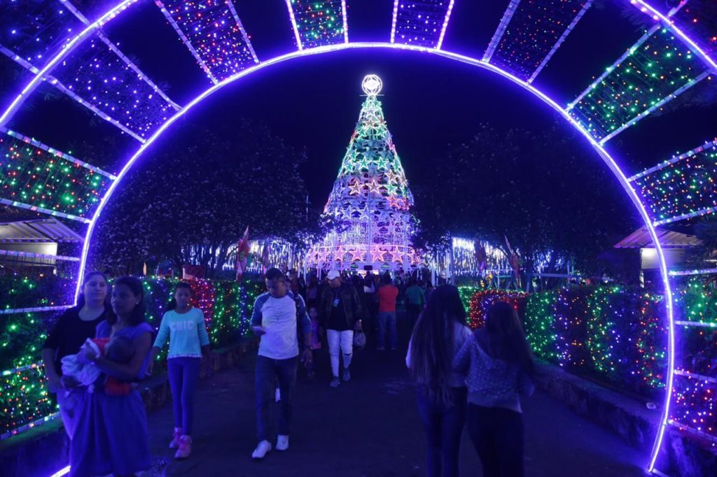 En la Villa Olímpica de Tegucigalpa: Miles de familias ya disfrutan de ...