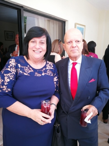 Lina Mancuso y Enrique Barriga, embajador de Chile.