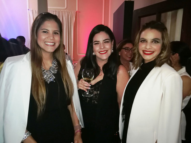 Alba lagos, María José  Venegas y Carolina Durón.