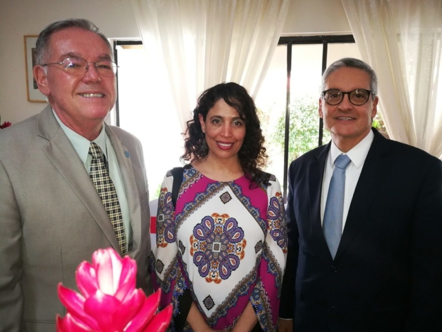 Dennis Latimer, Karla Ornelas y Breno Costa.