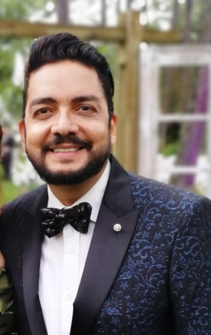 28 de octubre Enrique Oyuela.